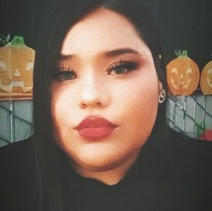 Meet your Posher, Alexandra